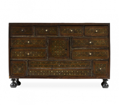 Escritorio con caja de madera de palosanto con taracea geom&eacute;trica de estrelllas, de hueso y maderas te&ntilde;idas.  Trabajo granadino, S. XVII. 