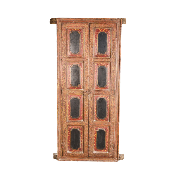 Ventana angloindia en madera tallada, estucada y policromada con ocho cuarterones y decoraciones vegetales, fles. del s.XVII-ppios. del s.XVIII.