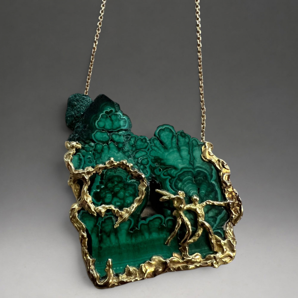 MAISON MORABITO PARIS. Importante collar "surrealista" de malaquita y oro de 18K.