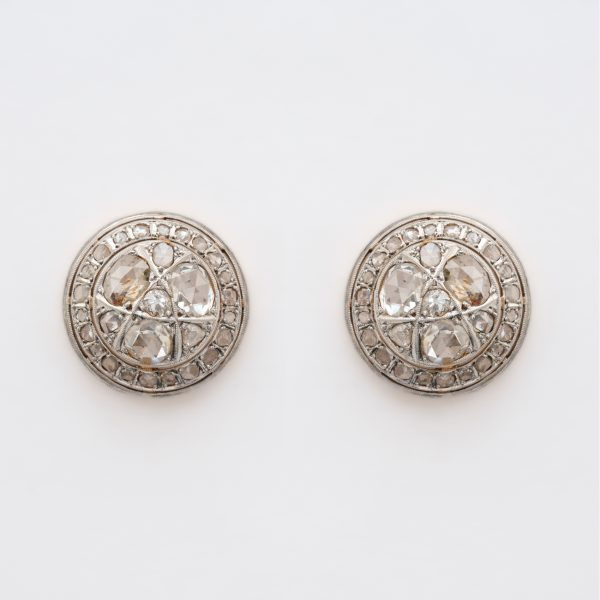 Pendientes diseño circular en oro y vistas en platino con diamantes tallas brillante antigua y rosa europea, c.1950.