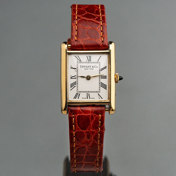 Reloj Tiffany &amp; Co New York con caja en metal y plaqué dorado con mecanismo a cuerda.
