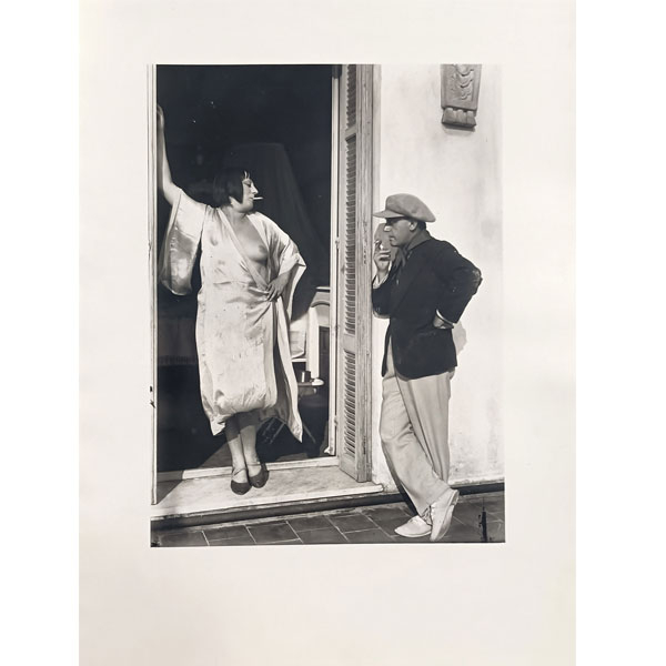 Man Ray (EEUU, 1890 - Francia, 1976). Kiki et man. Mise en scène: la prostitution (ca 1925). Fotografía.