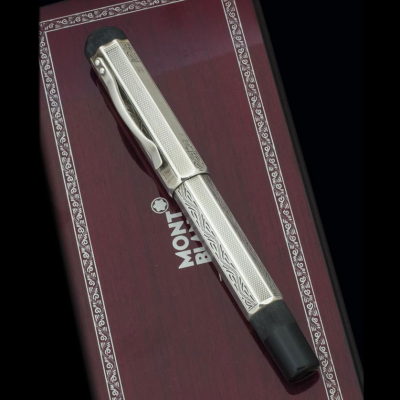 Estilográfica Montblanc &quot;Lorenzo de Medici&quot; serie &quot;Patrones de las Artes&quot; en plata repujada, 1992. Edición limitada Numerada 2801.