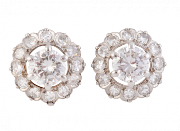 Pendientes roset&oacute;n de brillantes, con brillantes centrales que suman 2 ct, orlados de brillantes y montura de oro blanco de 18K.