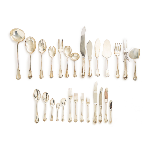 Cubertería en plata peruana 925 punzonada con contrastes de la platería Camusso, s.XX. 157 piezas.