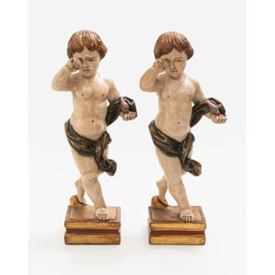Pareja de figuras en madera tallada policromada y dorada representando &quot;Niño con pájaro&quot;.  S. XX