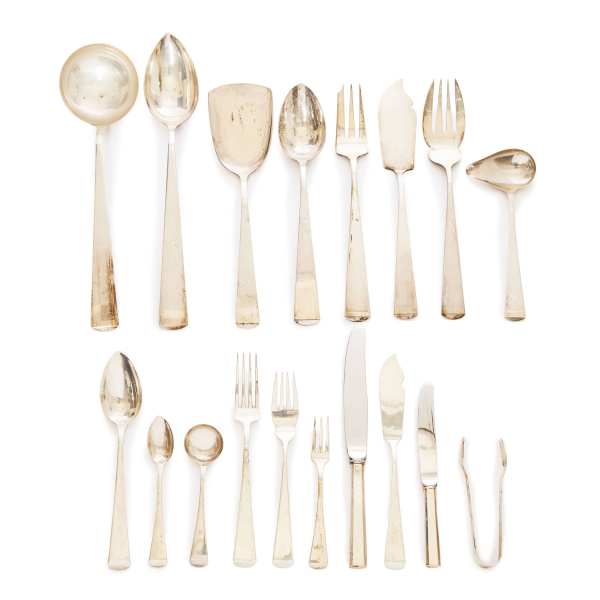 Cubertería en plata mallorquina punzonada Piña-Grau, fles. del s.XX. 117 piezas.