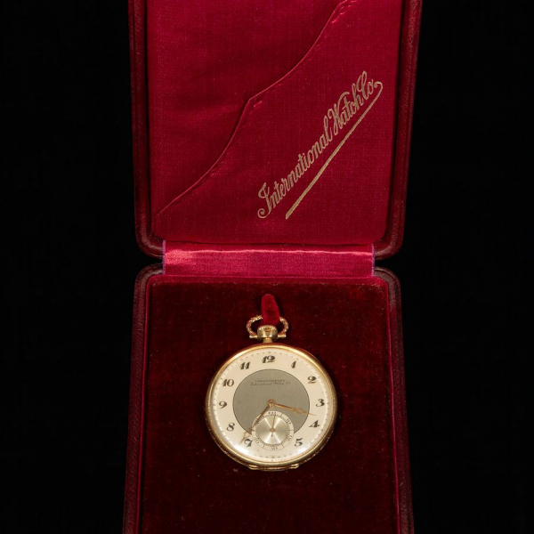 IMPORTANTE RELOJ CRON&Oacute;GRAFO DE BOLSILLO IWC EN ORO DE 18K, A&Ntilde;OS 20. 