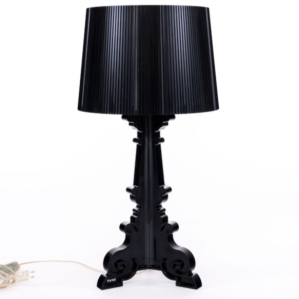 Kartell - Lámpara modelo Bourgie en color negro diseñada por Ferruccio Laviani realizada en policarbonato.
