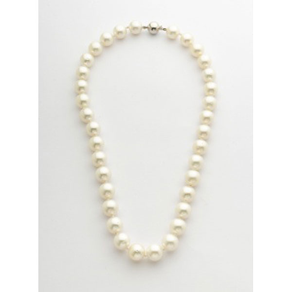 Gargantilla con 35 perlas australianas y cierre en oro blanco.