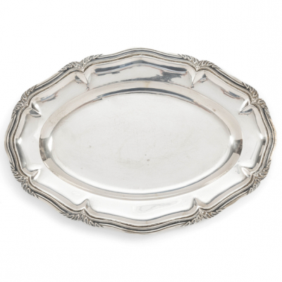 Fuente ingleteada en plata española y punzonada del siglo XX.