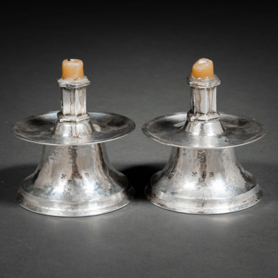 Pareja de candeleros de carrete en plata española y punzonada del siglo XX.