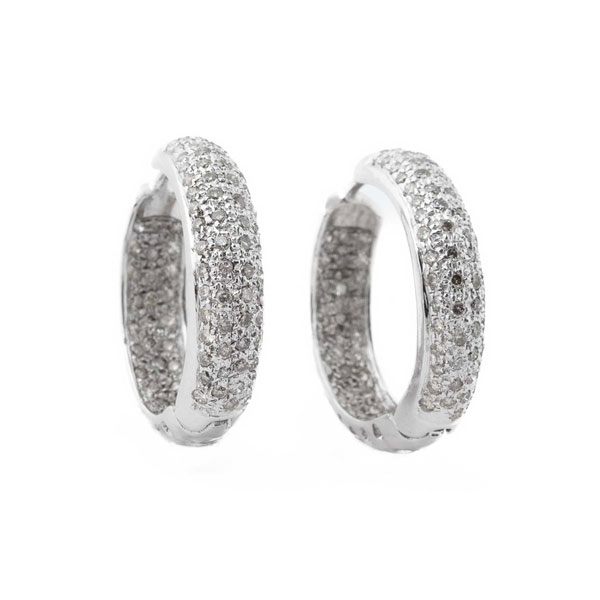 Pendientes criollas completas en sólida montura de oro blanco 18 K, con vistas en pavé de limpios diamantitos, talla brillante en garritas