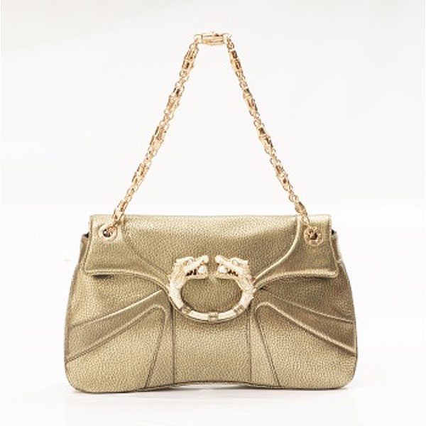 Bolso de mano de la firma Gucci modelo Dragón en piel dorada metalizada.