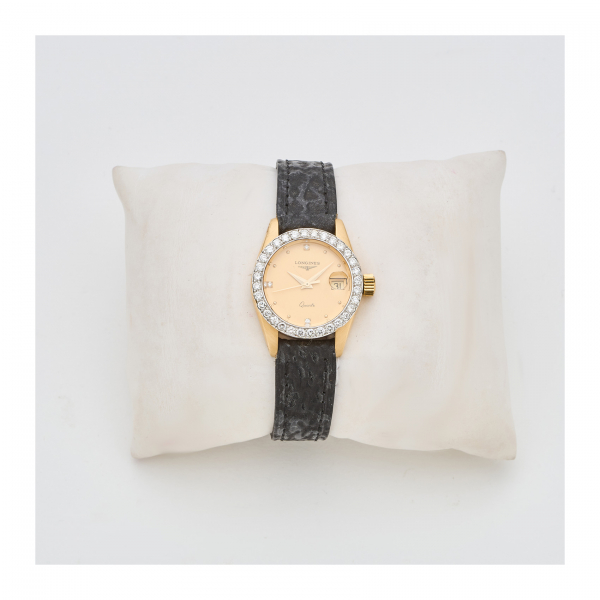 LONGINES. Reloj de pulsera para señora. En oro y correa de piel. Bisel con diamantes talla brillante.