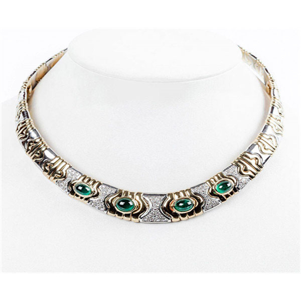Elegante collar gargantilla esclava &#039;Cleopatra&#039;, en oro blanco y amarillo con diamantes y esmeraldas colombianas