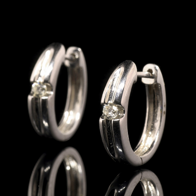 Pendientes en oro blanco de 18k con diamantes.  