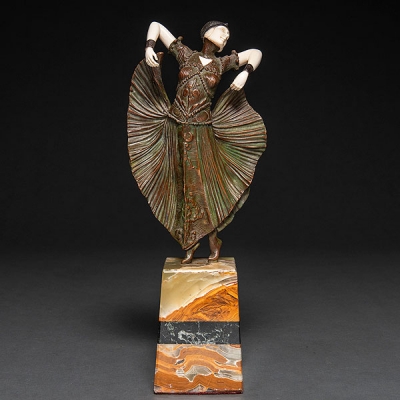 &quot;Danzarina&quot; Figura crisolefantina realizada en bronce y marfil tallado. Siglo XX