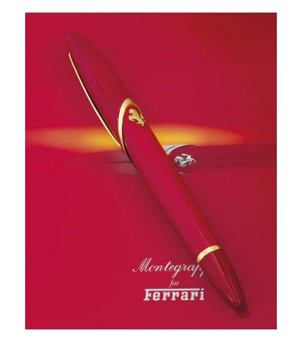 Estilográfica Montegrappa Ferrari, en resina color rojo corporativo de Ferrari con aplicaciones en oro amarillo de 18 K. Año 2004.
