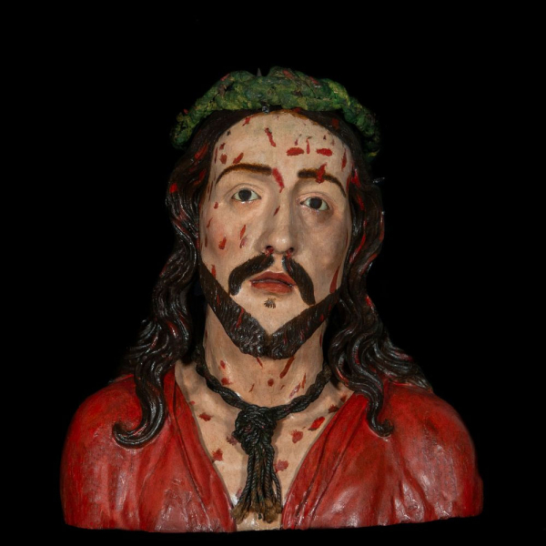Importante Busto a Tamaño Natural "Ecce Homo con Corona de Espinas". México, Escuela Colonial Nueva España, siglo XVII.