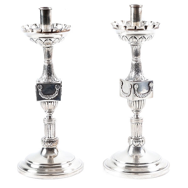Pareja de candeleros de plata española