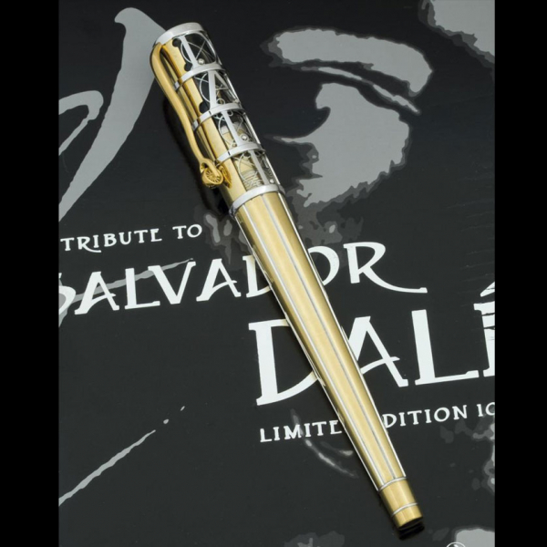 Importante Estilográfica Montblanc "Tribute to Salvador Dalí".   Año 2004. Realizada en oro amarillo y oro blanco de 18 K. con brillantes. 