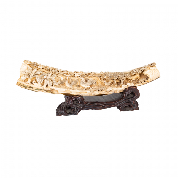 Animales de granja. Relieve chino en colmillo de marfil de mamut, de 10.000 a&ntilde;os de antig&uuml;edad s.XX.