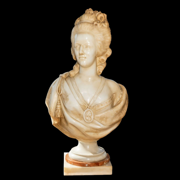 "Busto de María Antonieta" Finales del Siglo XVIII.    Escultura tallada en mármol.