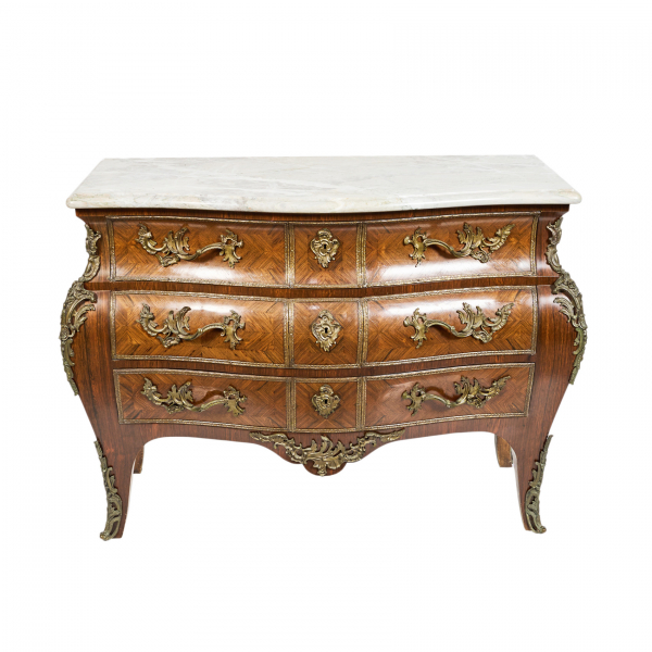 Cómoda «bombé» estilo Luis XV en madera tallada y chapeada de raiz, ppios. del s.XX. 