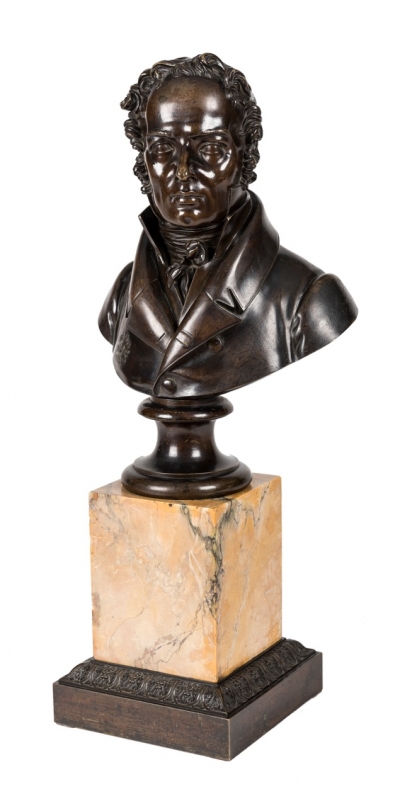 Busto de caballero de bronce patinado
