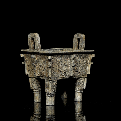 Incensario de Liul&iacute; azul cobalto "Taotie", dinast&iacute;a Han.