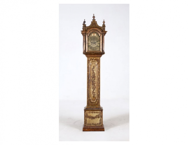 Reloj de caja alta Carlos IV, en madera lacada
