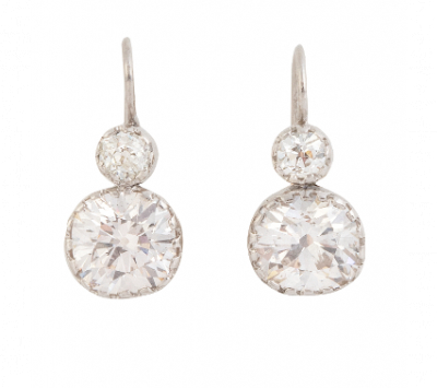Pendientes de pp. S. XX con dos brillantes principales de talla antigua de 2,10 ct aprox, y brillantes superiores.   En montura de platino.
