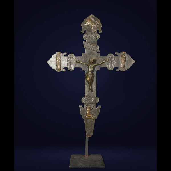 Importante Crucifijo Procesional Gótico Pritivo del Véneto o la Toscana, trabajo Medieval del Norte de italia de los siglos XIII al XIV