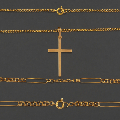 Conjunto de dos cadenas con eslabones en oro amarillo de 18 kt.