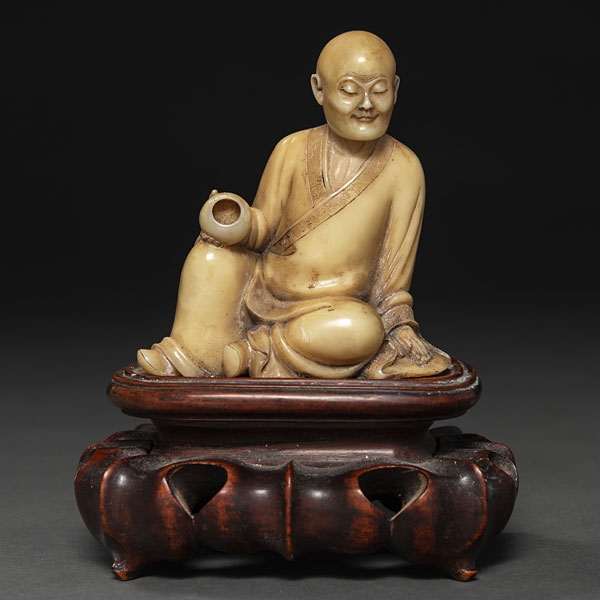 &quot;Lohan&quot; Figura escultórica de bulto redondo realizada en piedra Dinastía Qing(1644 -1912) 