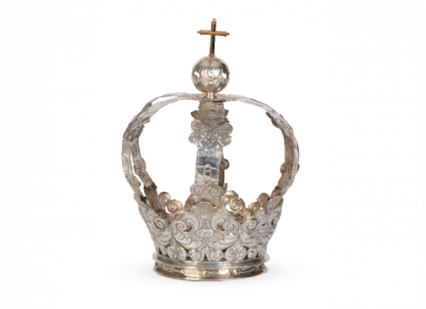 Corona para coronar a la Virgen, de plata y oro. Con leyenda: "En el Hospicio Santo Rey Fernando".  España, 1670. 