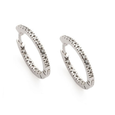 Pendientes de aro en oro blanco con fila de diamantes talla brillante con un peso total de 0,50 cts. aprox.