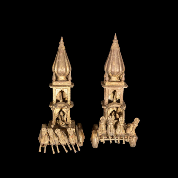 Rara Pareja de Carriolas con Pagodas budistas Tailandia o Birmania siglo XIX.   Pareja de cuádrigas en bronce dorado al pan de oro.