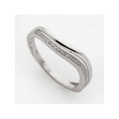 Sortija en oro blanco con 2 hileras representando ondas, una con diamantes talla brillante con peso total de 0,09 cts. aprox.