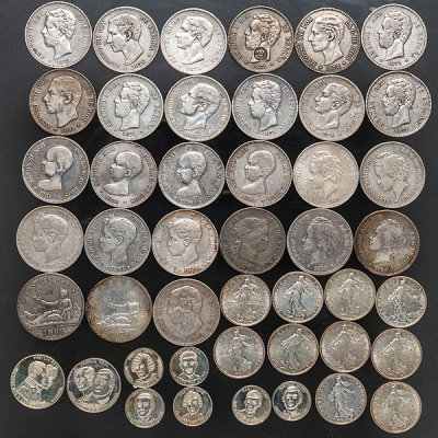 Conjunto de 45 monedas de plata de ley.