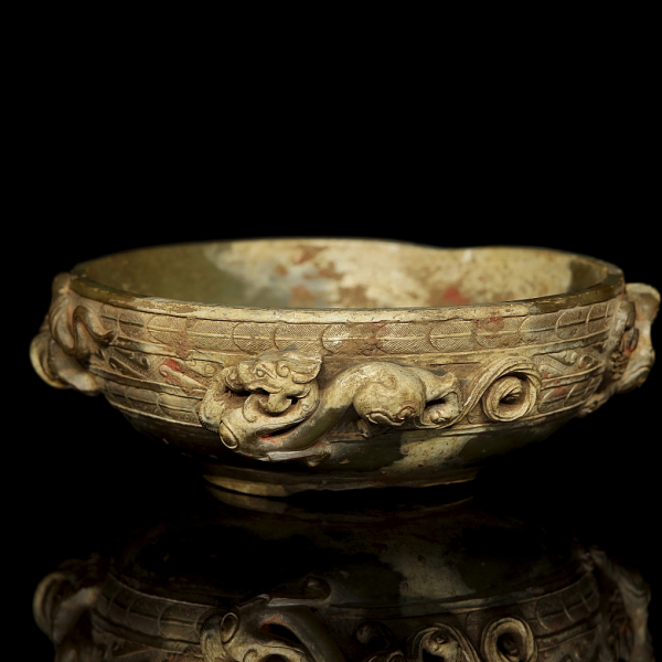 Recipiente ritual de jade amarillo "Bestias cardinales", Dinastía Han del Oeste. 