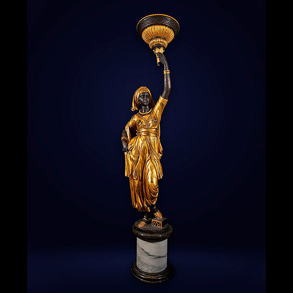 Torchero veneciano con figura femenina en bronce dorado y con peana de marmol, Italia, siglo XIX.
