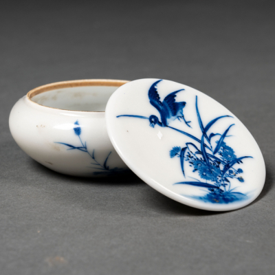 Polvera en porcelana china azul y blanco de finales del siglo XX
