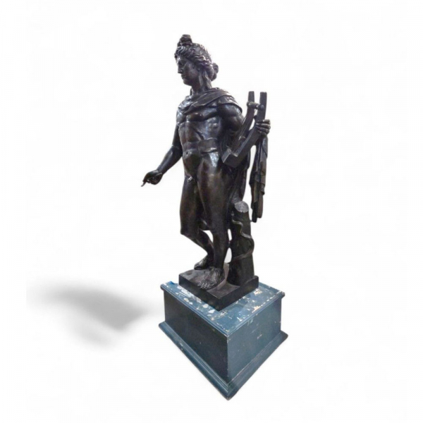 Monumental escultura italiana de bronce de mediados del siglo XX representando a Apolo.