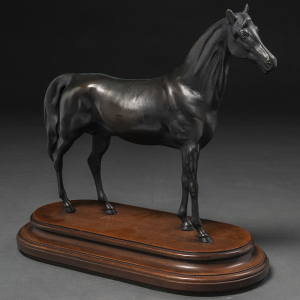 &quot;Caballo&quot; Figura de bulto redondo realizado en bronce pavonado. Siglo XX