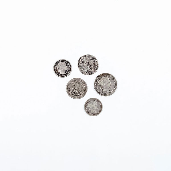 Lote de cinco monedas de plata. Isabel II
