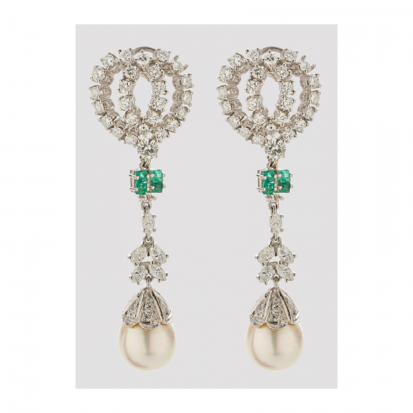 Pendientes largos desmontables en oro blanco con diamantes tallas brillante y marquise, esmeraldas talla carré y perla cultivada de 11 mm, 6 cm.