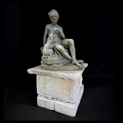 Escuela francesa del siglo XIX - El niño cazador, Firmado E.Martin, siglo XIX.  Bronce con patina verde.
