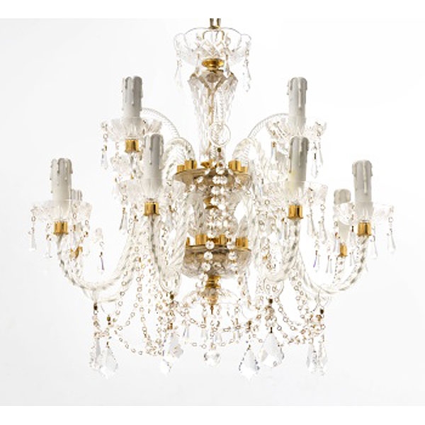 Lámpara de techo de 2 alturas y 12 luces en latón, cristal tallado y lágrimas en cristal. Estilo Luis XV.  Época: S. XX Medidas: 70 x 65 cm.
